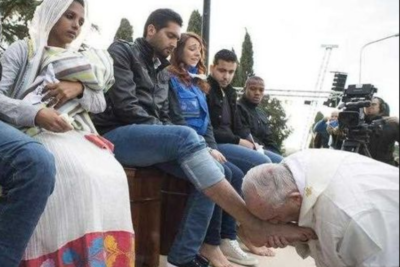 Pope’s annual meal for the poor features no pork or wine to avoid offending Muslims