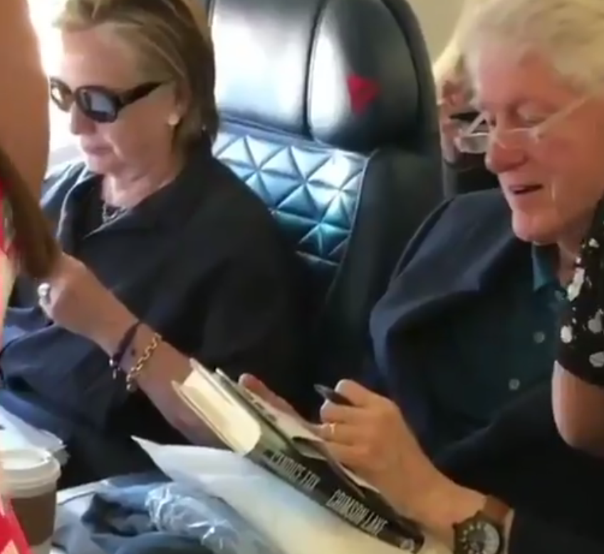 Clintons fly aboard commercial airliner, Bill caught reading fiction ‘rape’ thriller in flight