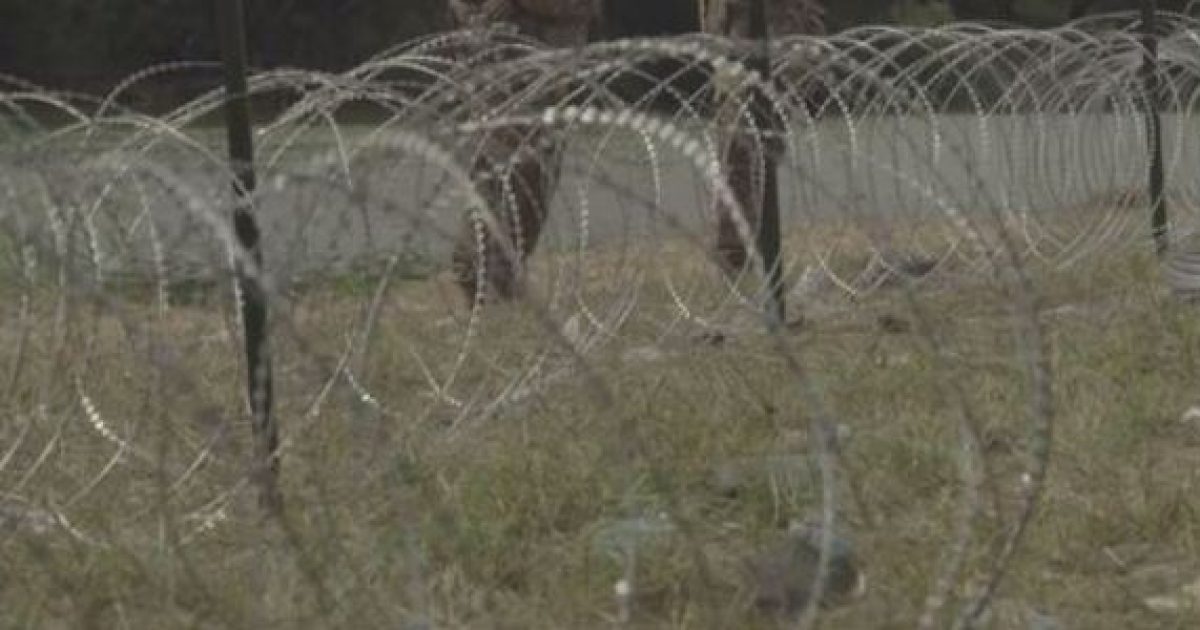 Barbed Wire Border – Troops lay 1000 ft of Concertina Wire at Rio Grande