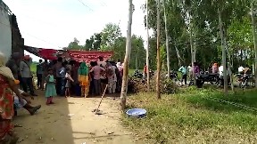 Watch: Man dies after villagers bury him alive to cure burns from electrical high wire accident in India