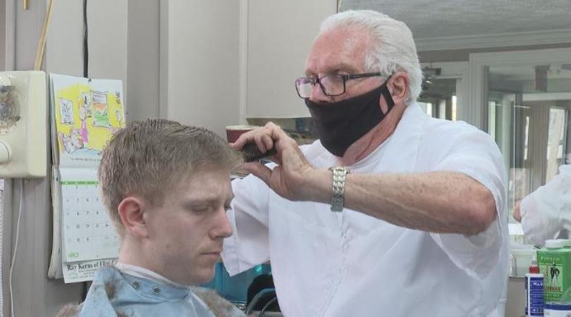 MICHIGAN MILITIA VOW TO PROTECT BARBER WHO WON’T CLOSE SHOP