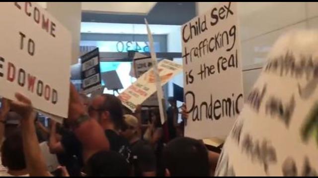 Mainstream Media Silent As Hollywood Protesters Storm CNN With Pizzagate Signs: “Save The Children!”