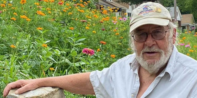 80yo Army Vet Facing Fines, Jail for Butterfly Garden He Planted in His Front Yard